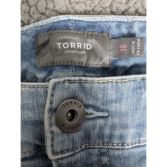 Torrid Jean Shorts Womens Size 16 Blue Denim Cotton Pockets Mid Rise Mid Short - Picture 2 of 10